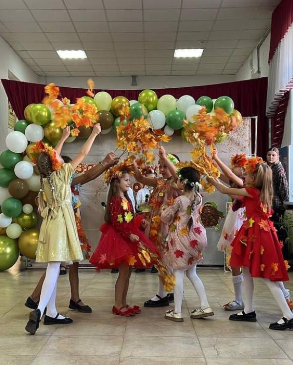 Праздник творчества и вдохновения "Здравствуй осень!".
